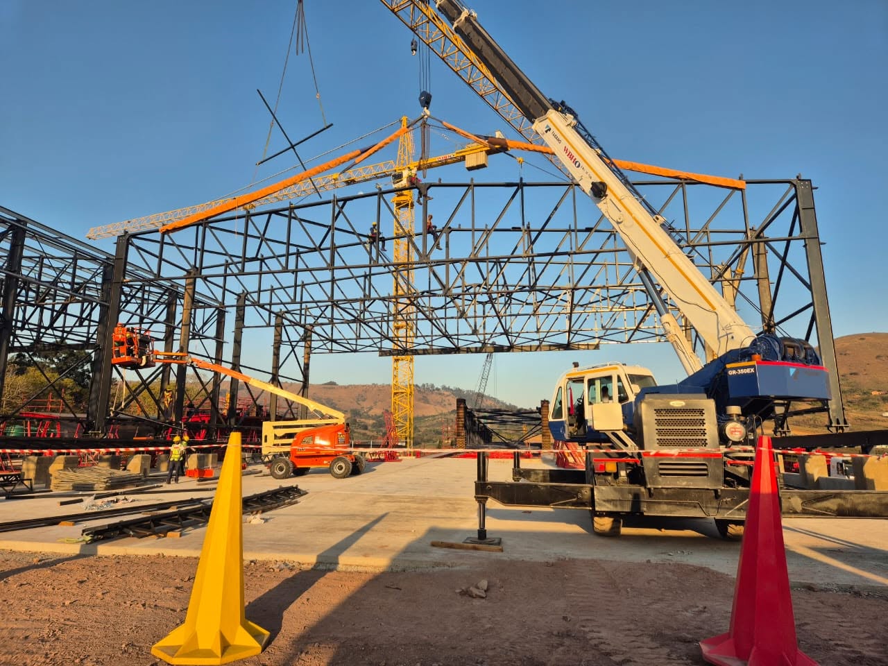 Crane lifting a steel roof truss into place at Key Ridge, Durban